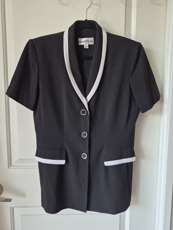 Danny & Nicole Jackets & Blazers - Vintage Danny & Nicole Black Short-Sleeve Blazer with White Trim Size 8